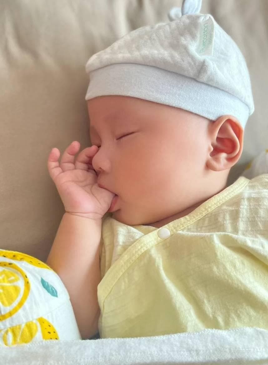 孩子吮吸手指：家长该不该干涉？科学解读与应对策略