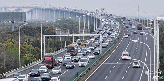 汽车的经济油耗是多少？高速如何开最省油？不是120不是140