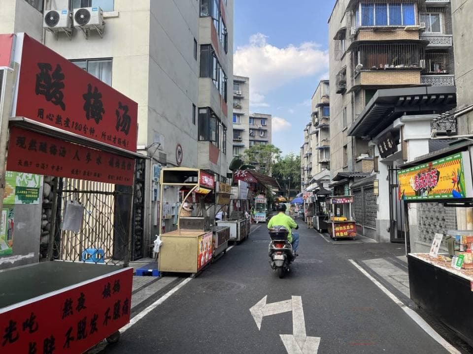 成都网红夜市频遭投诉何以破局