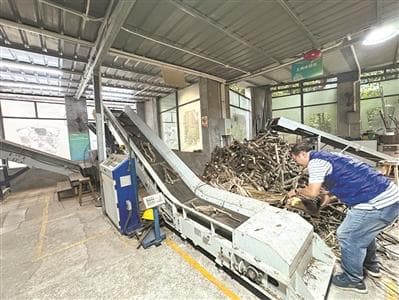 绿化垃圾不出园 化作春泥更护花