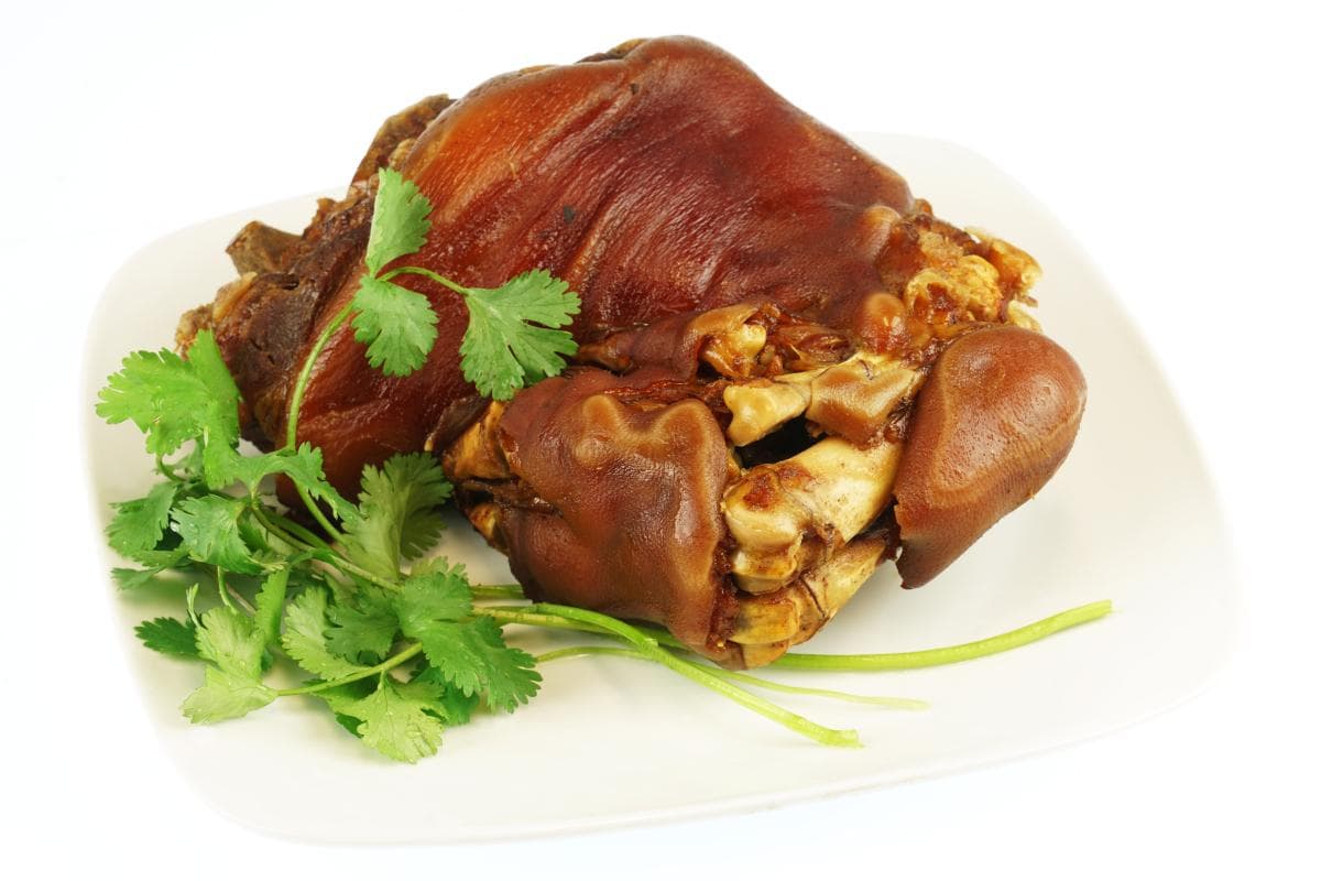 红烧猪蹄制作全攻略：从食材选购到出锅装盘