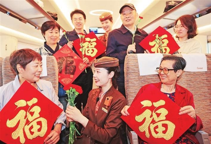 银发旅游列车增开：让更多老年人奔向“诗和远方”