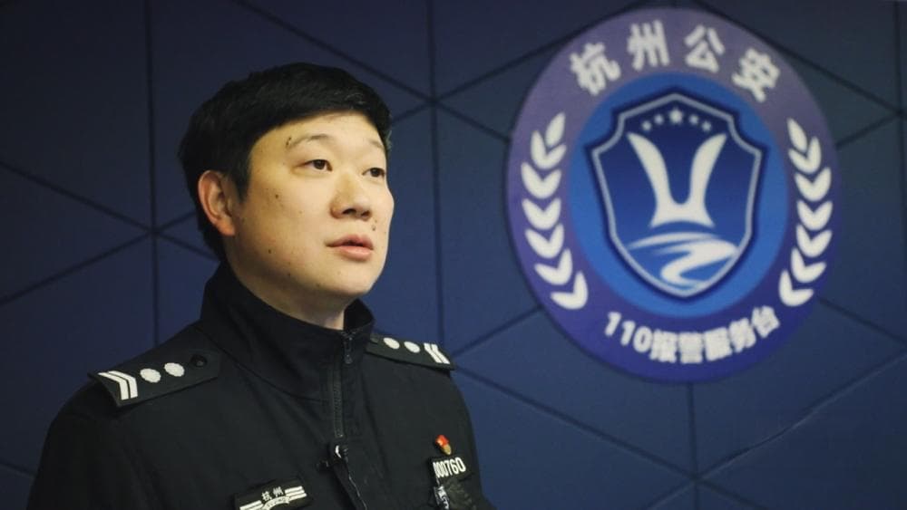 明天警察节，杭州三代110接警员的日日夜夜：常用句设快捷键，逛街背店名