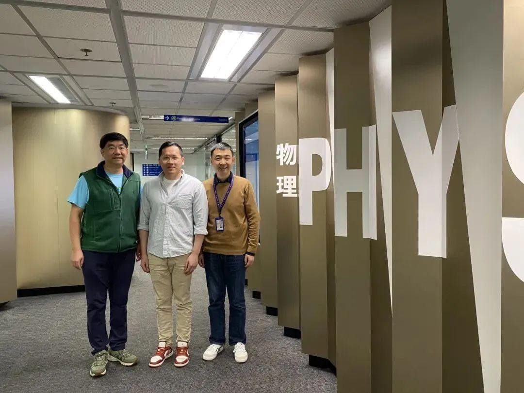 港科大研究揭示超临界水中二氧化碳反应新机制
