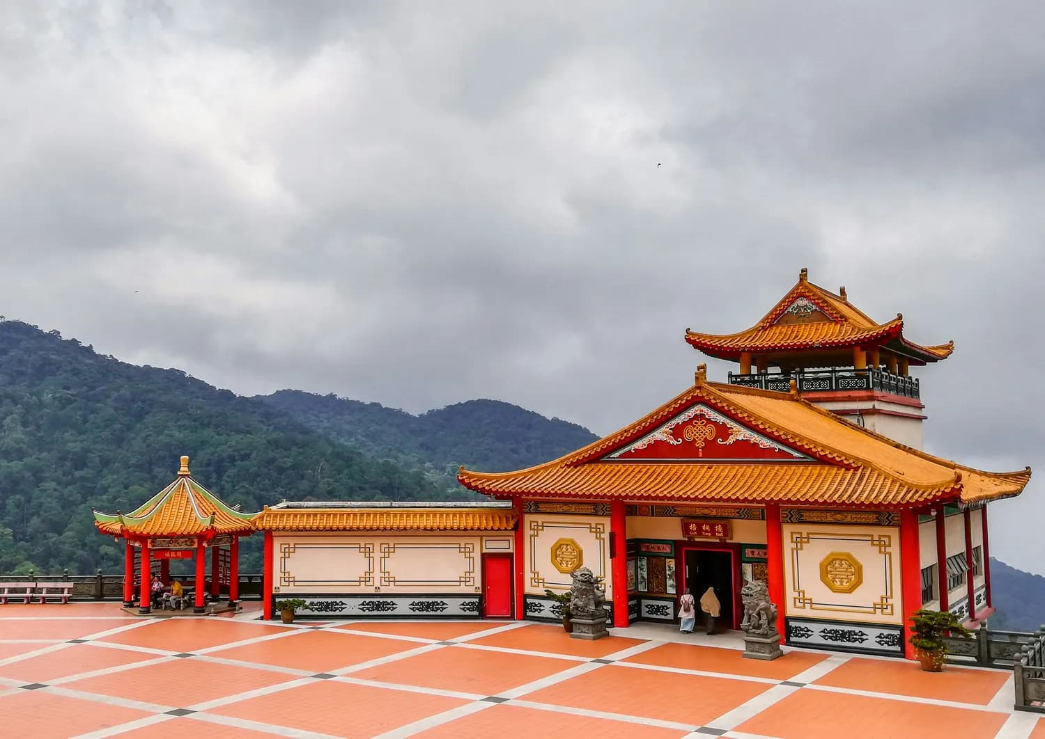 南海禅寺与中共中央中原局旧址：驻马店的文化双璧