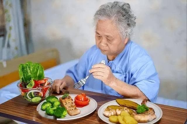 胰腺炎患者一定要少吃这3类蔬菜，可以多吃这3类肉，你吃对了吗