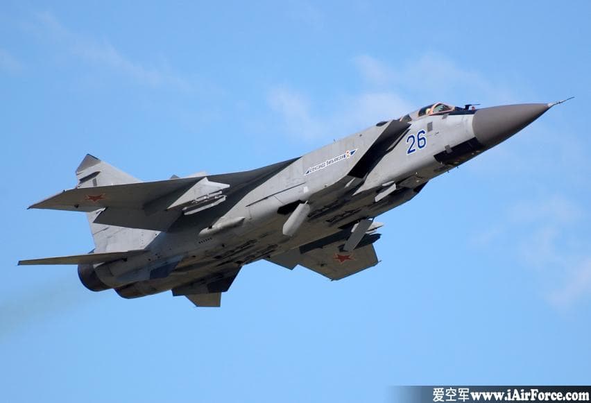 米格-31“捕狐犬”战斗机：苏联时期的空中利剑