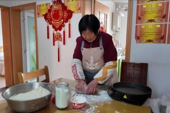 小年习俗：二十三糖瓜粘 烙糖饼祭灶神