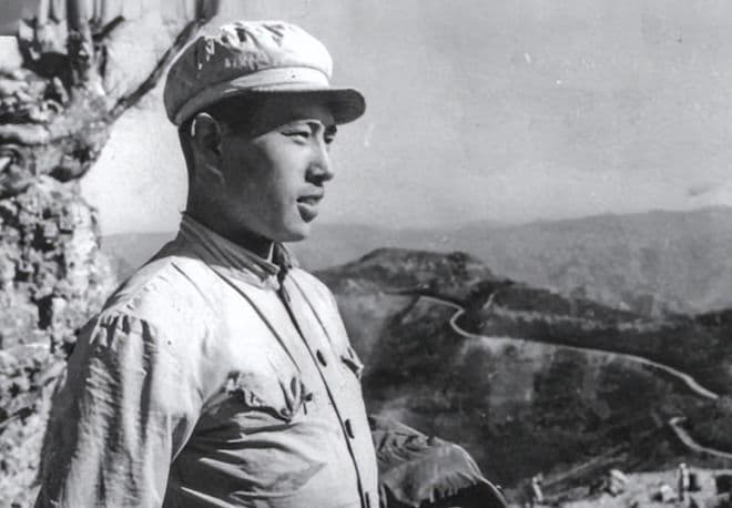 1952年张文荣被美军俘虏，被迫打入志愿军内部，一颗手雷证明清白