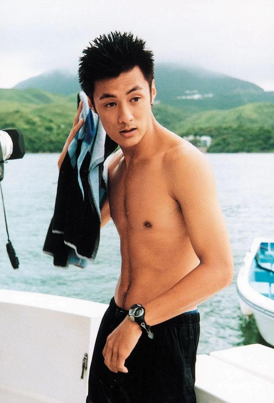 余文乐为TVB拍节目，因“惊恐症”消失五年，如今康复全面复出