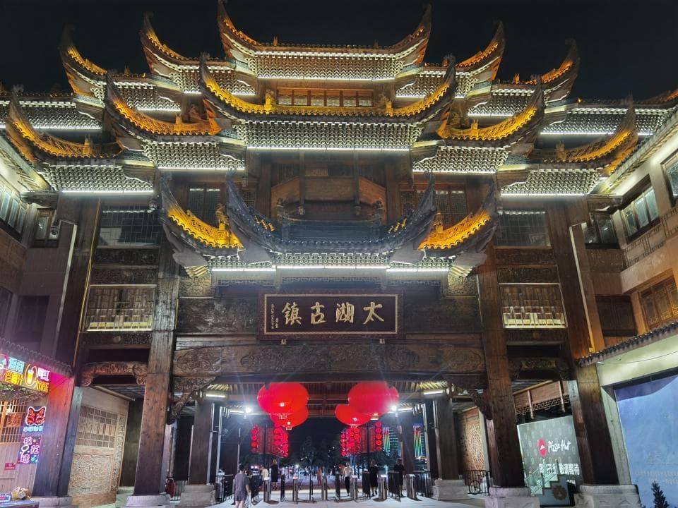 太湖古镇龙之梦夜游攻略：歌舞、打铁花、游船等精彩活动全攻略
