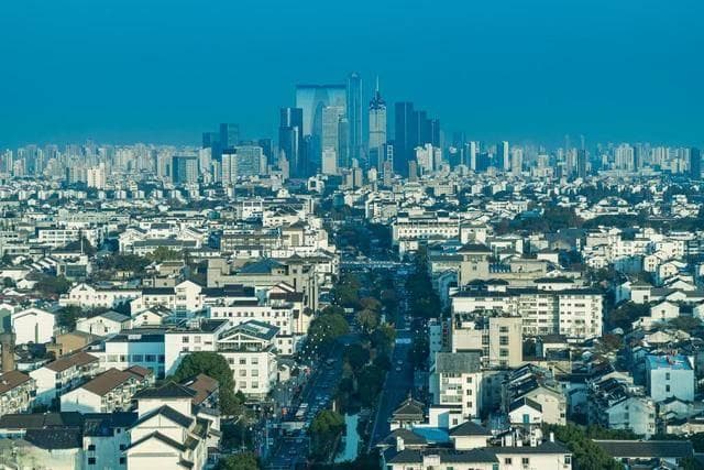 走进2024中国城市综合实力25强：苏州、哈尔滨、济南的辉煌篇章