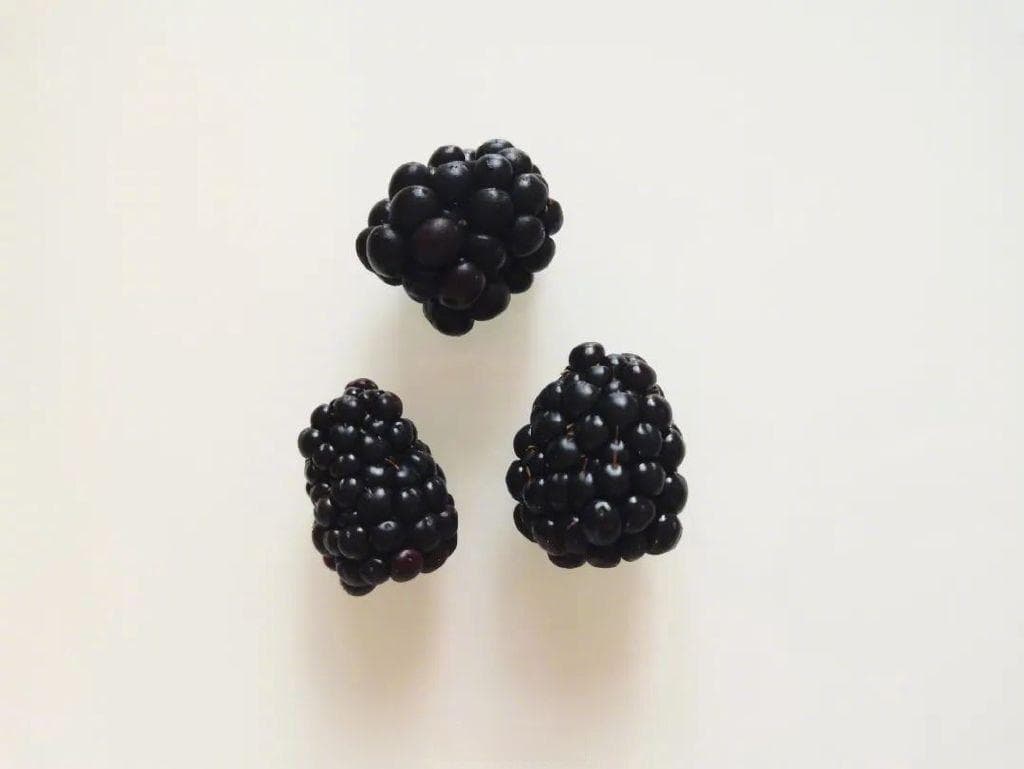 “第三代水果”黑莓：花青素含量超高，营养价值全面解析