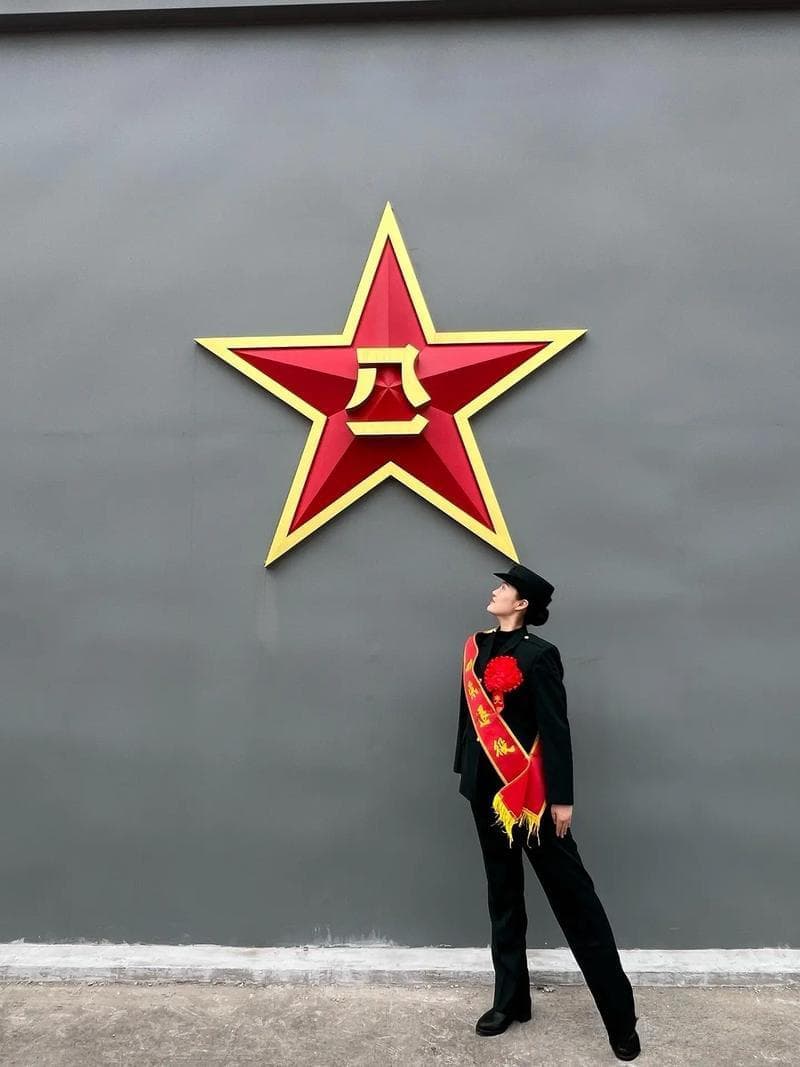 直招士官和义务兵有何区别？都是入伍，士官领工资，义务兵领津贴