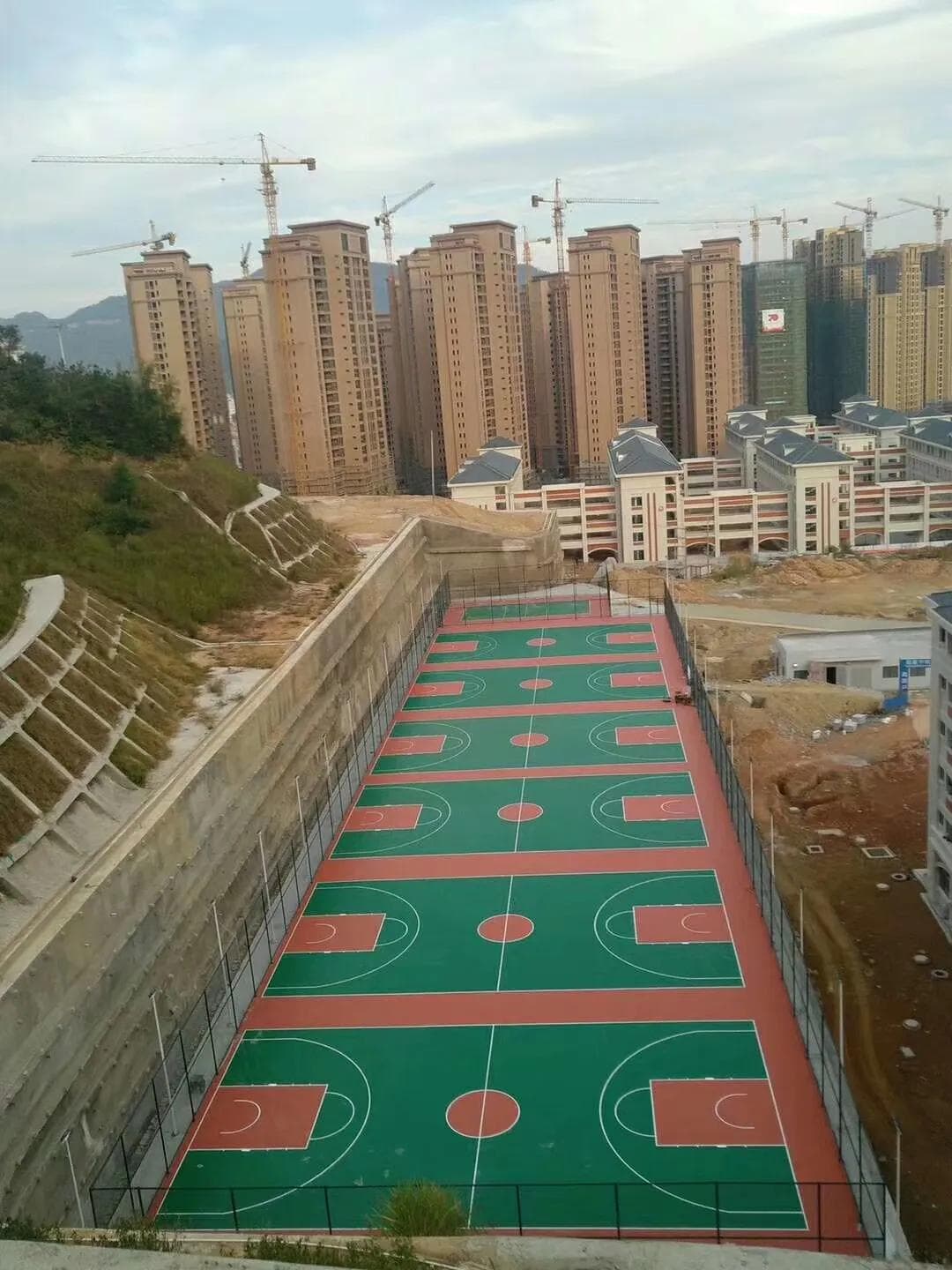 篮球场、乒乓球场、羽毛球场、足球场、排球场、网球场尺寸规格
