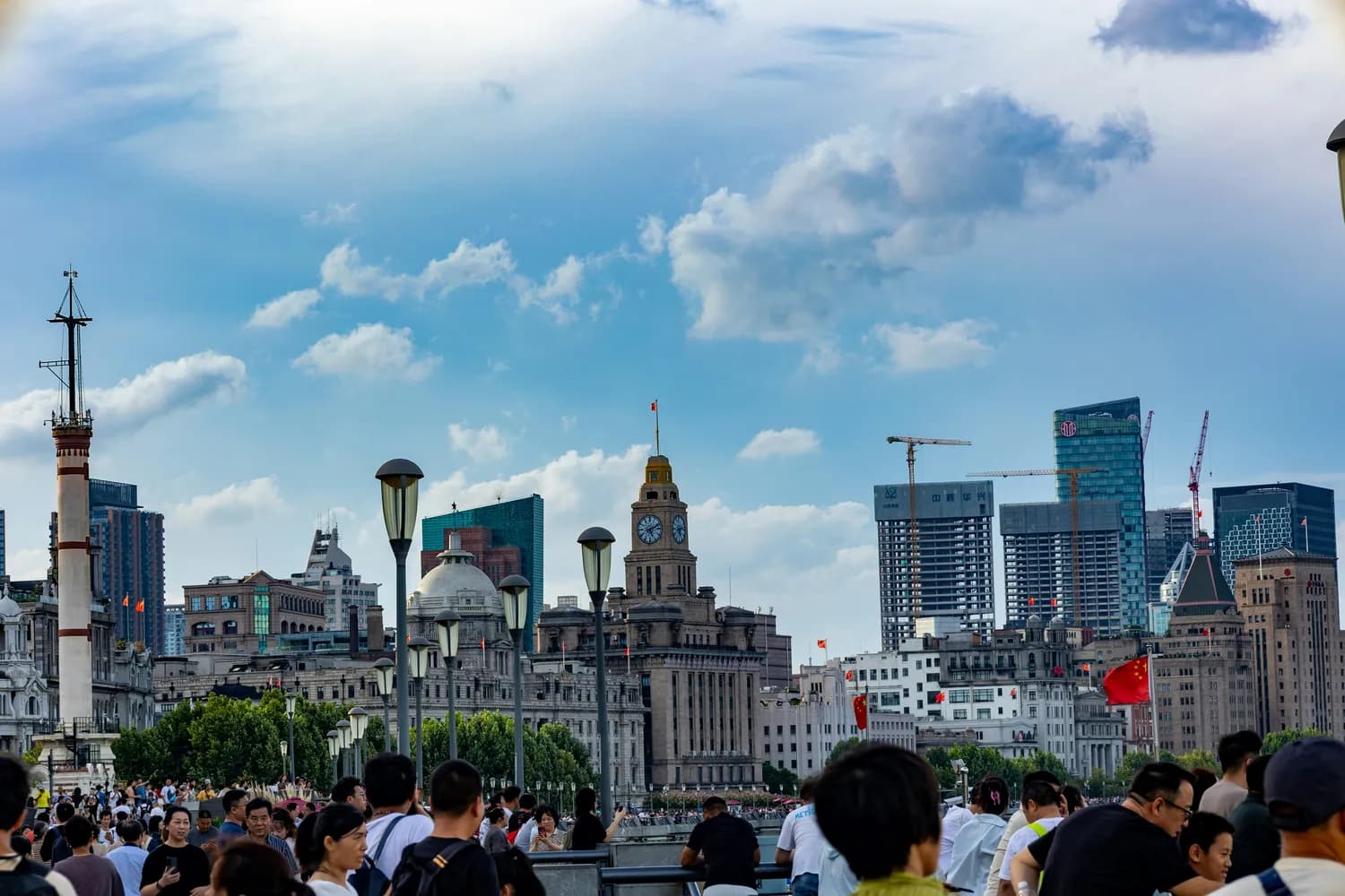 元旦打卡上海外滩：不一样的跨年体验