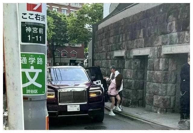 王思聪日本库里南车牌争议：车牌背后的社会象征意义