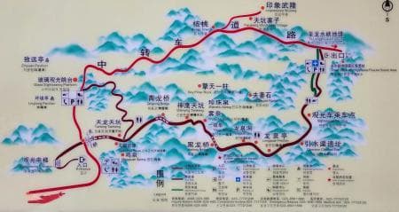 重庆武隆天生三桥：亚洲最大天生桥群的壮丽景观
