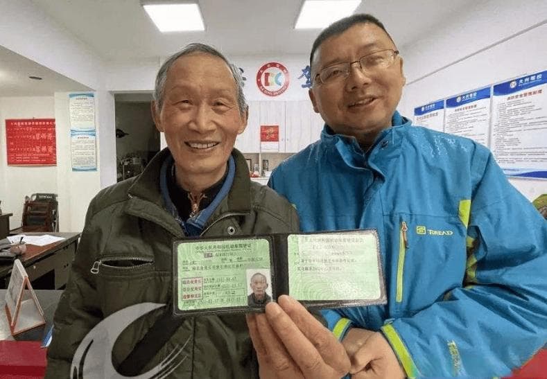 70岁以上的老年人注意了，用驾照有3个附加条件，已有多人吃过亏