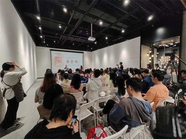 紫金陈趣谈新作《长夜难明：双星》 这次的悬疑故事是女性复仇