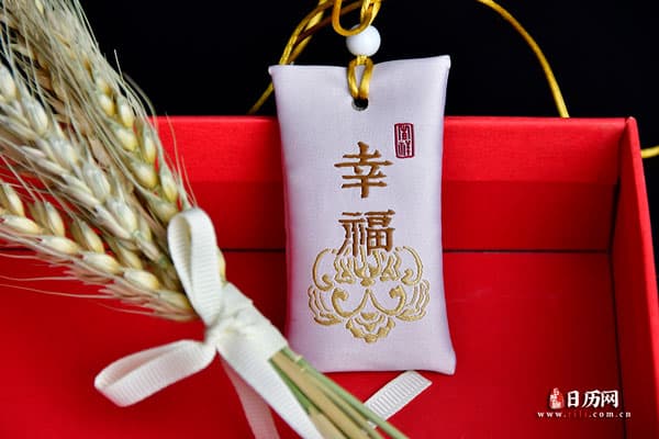 端午节为什么挂香包