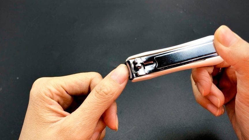 为什么晚上不宜剪指甲？这个传统习俗背后竟然藏着科学道理