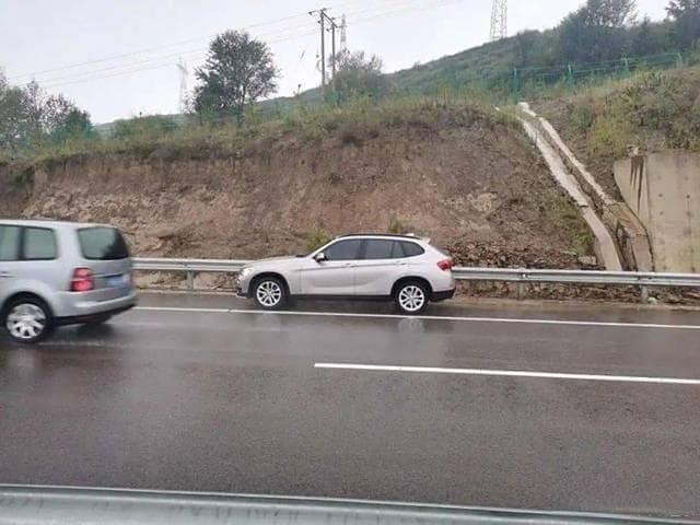 高速应急车道为何不能随便停车，那还应什么急？了解这些就会明白