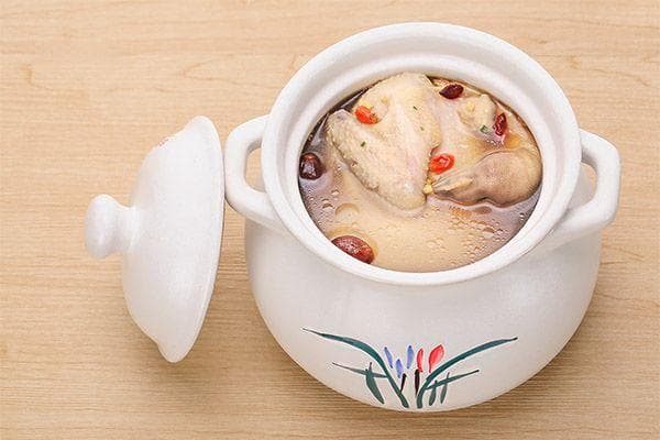 冬季养生必备：桂圆山药薏米鸽子汤的功效与制作详解