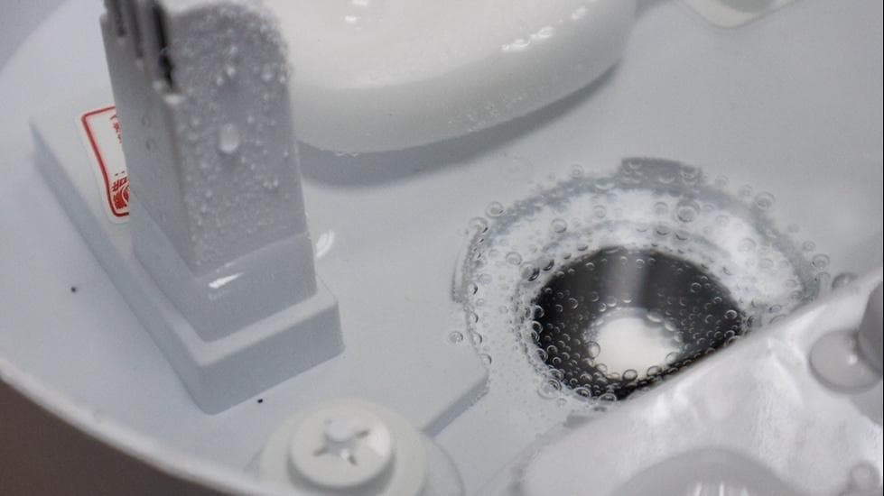 加湿器使用指南：什么水合适？能否加精油？如何清洁？