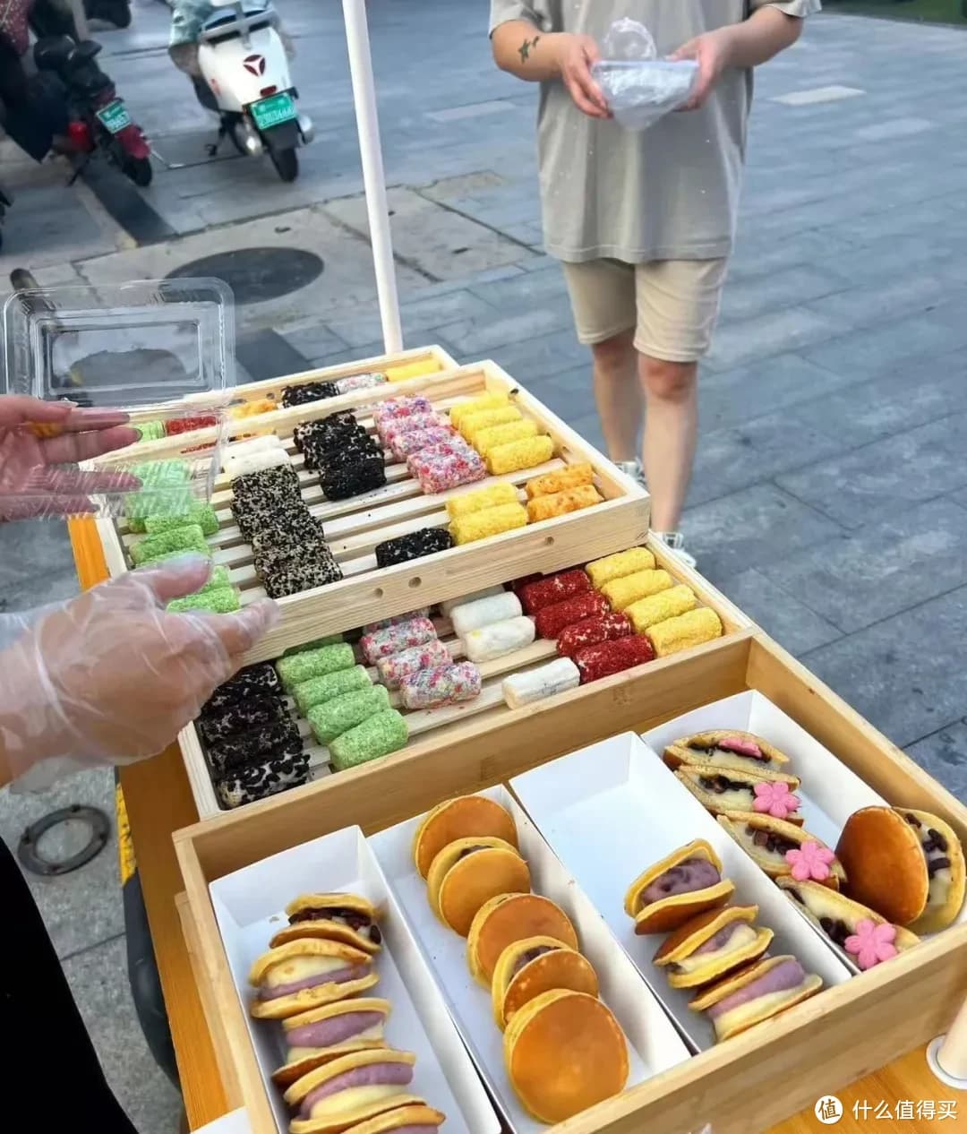 日入1000元？揭秘年轻人摆摊背后的真相