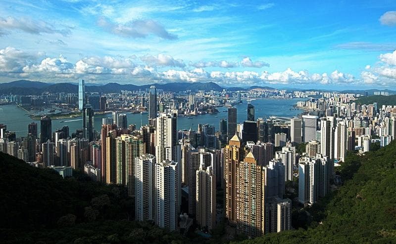 维多利亚港：香港的明珠与经济命脉
