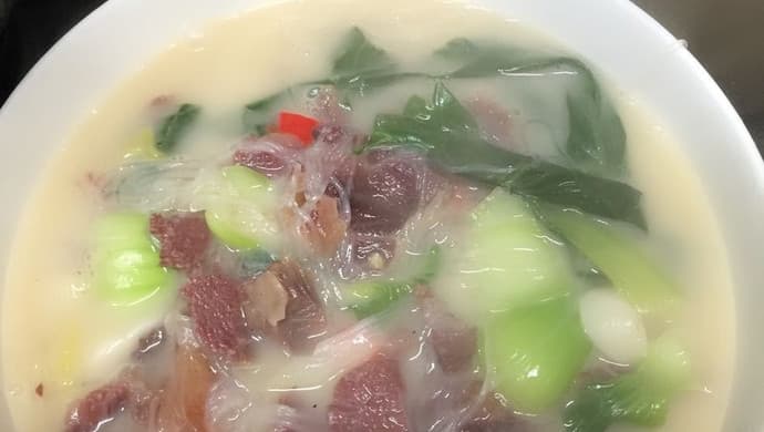 牛肉粉丝汤：一道温暖家常的美味