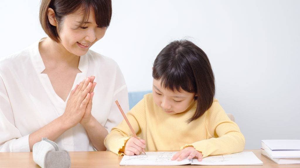 赞美孩子的技巧 | 赞「你好棒！」可能致反效果 必看正确赞美孩子5技巧