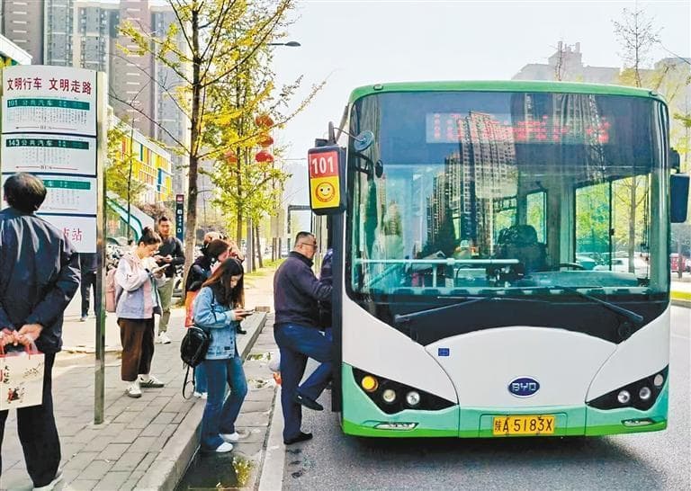 公交线网优化  今年新开调整公交线路达90条