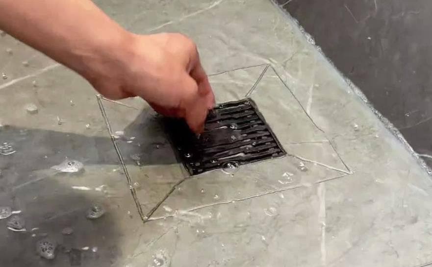地漏断层好还是不断层好？地漏返臭味处理与封堵技巧