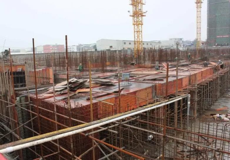 建筑施工图纸快速入门指南：从基础构成到实战技巧