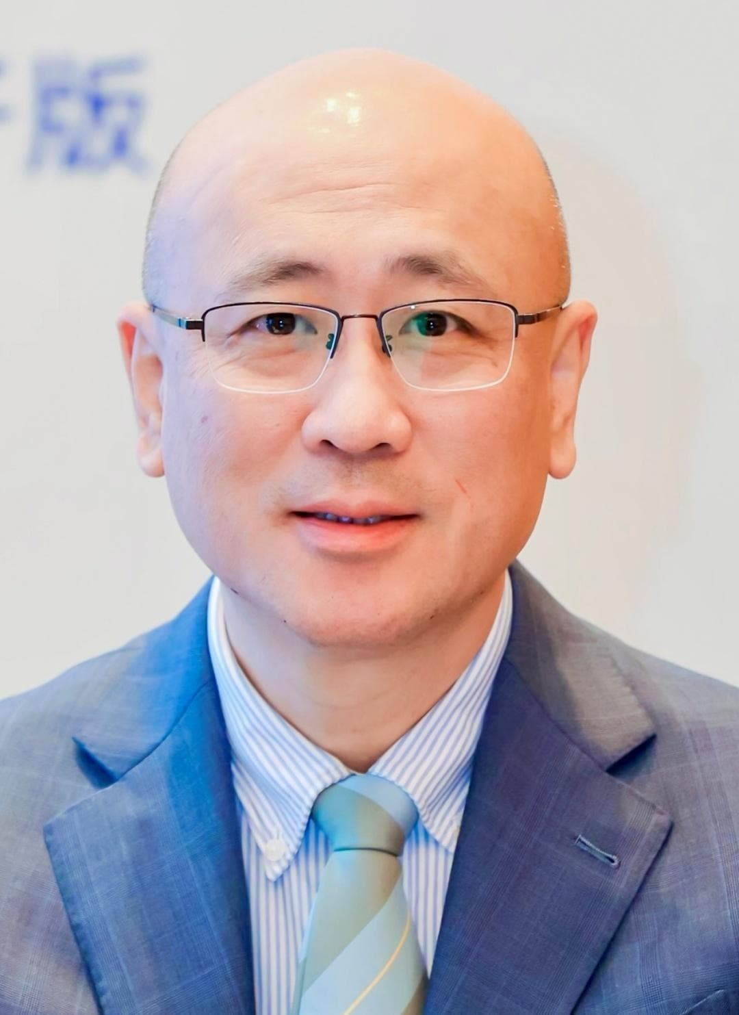 一直躺着玩手机真的会导致血栓！18岁小伙中招，专家提醒……