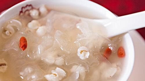 银耳汤的功效与作用、禁忌和食用方法