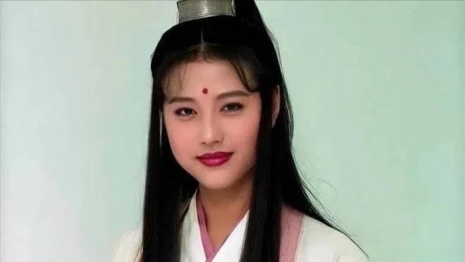 周海媚：从温婉到黑化的周芷若，一个时代的武侠经典