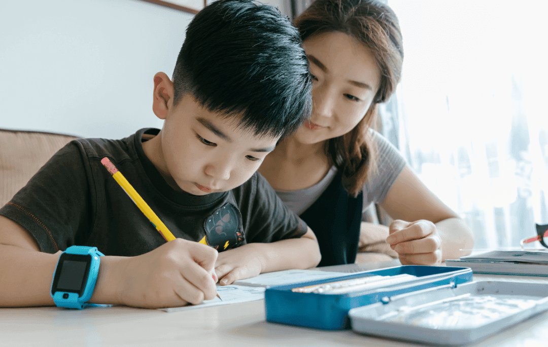 刘德华辅导女儿作业失控，网友：天王也顶不住！