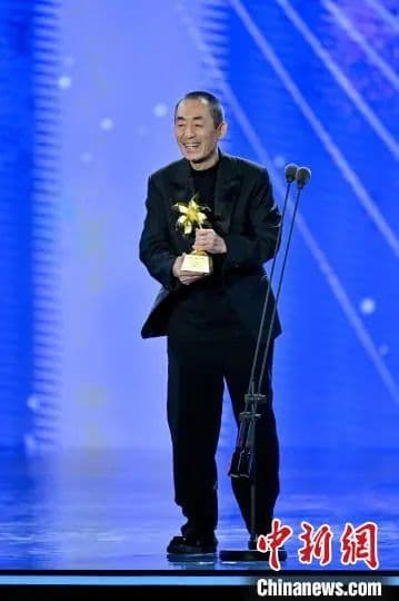 张艺谋获微博与乌迪内双奖，将携《澳门2049》登陆大湾区