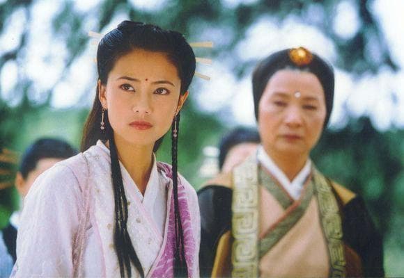 倚天屠龙记里，她是张无忌一生的意难平，因何从白月光彻底黑化