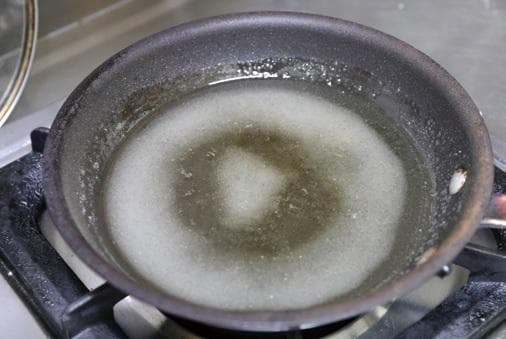 糖葫芦制作指南：四步在家就能做出酸甜爽脆的美味