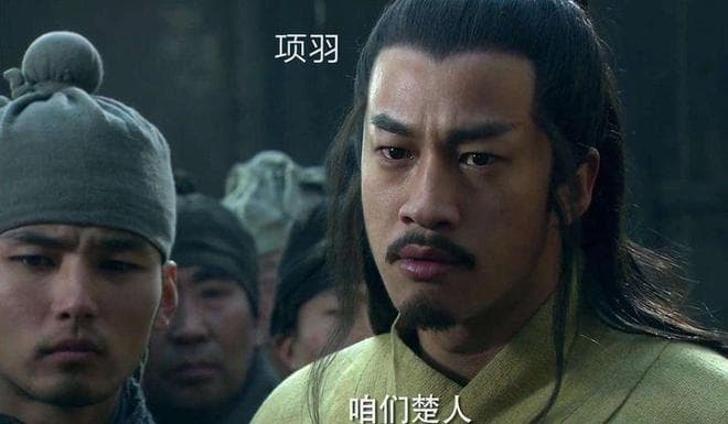项羽在灭亡秦朝之后，为什么要分封天下，不实行郡县制统管天下？