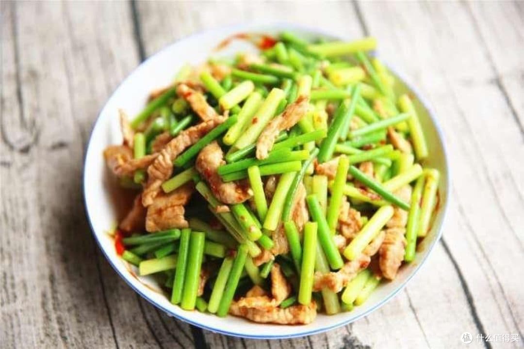 春天限定！翠绿蒜薹+鲜香肉丝，脆嫩爽口超上头，下饭神器就它了