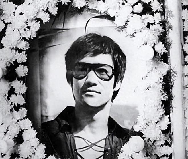 49年后，李小龙的死因有了新发现，专家：他死前喝下了大量的水