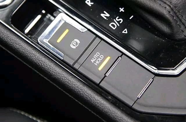 车上autohold这个按键什么功能