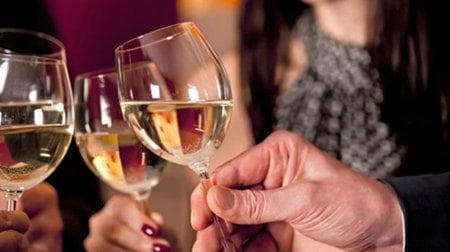 红酒课堂：新研究表明，社交饮酒“有助健康”？