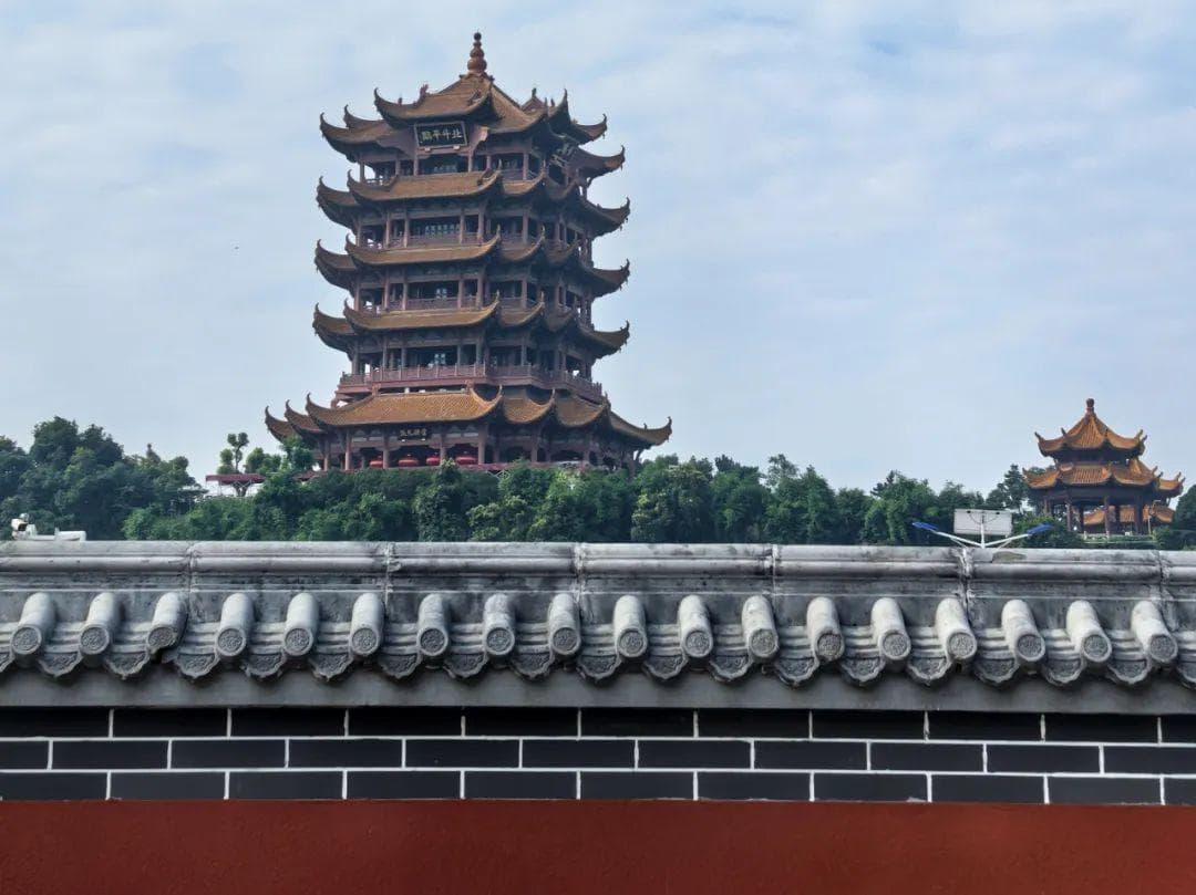 大一新生的武汉初体验：地铁5号线串起黄鹤楼、粮道街等网红打卡地