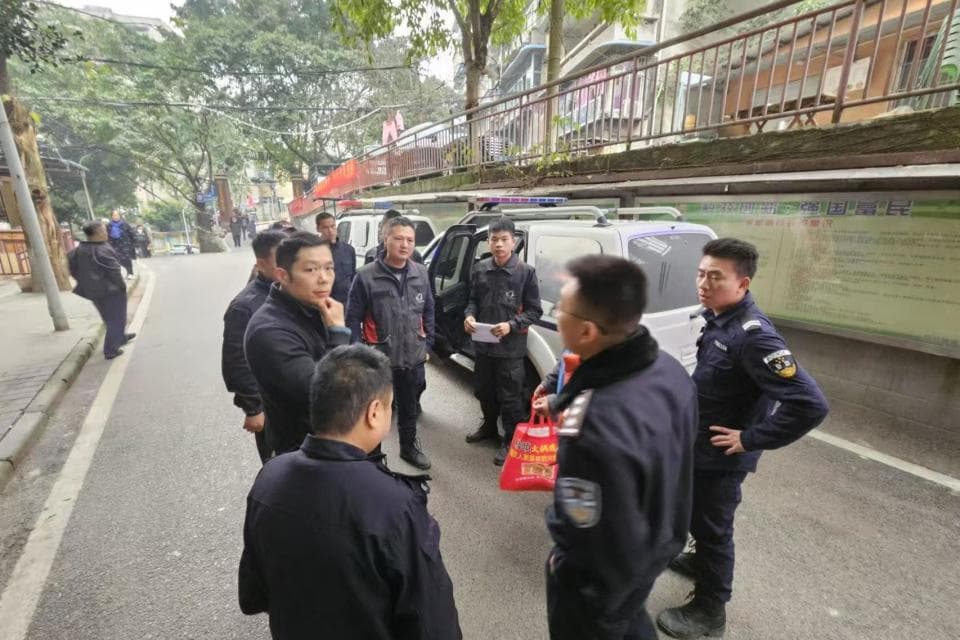 30小时紧急搜救 沙区警方找回八旬走失老人